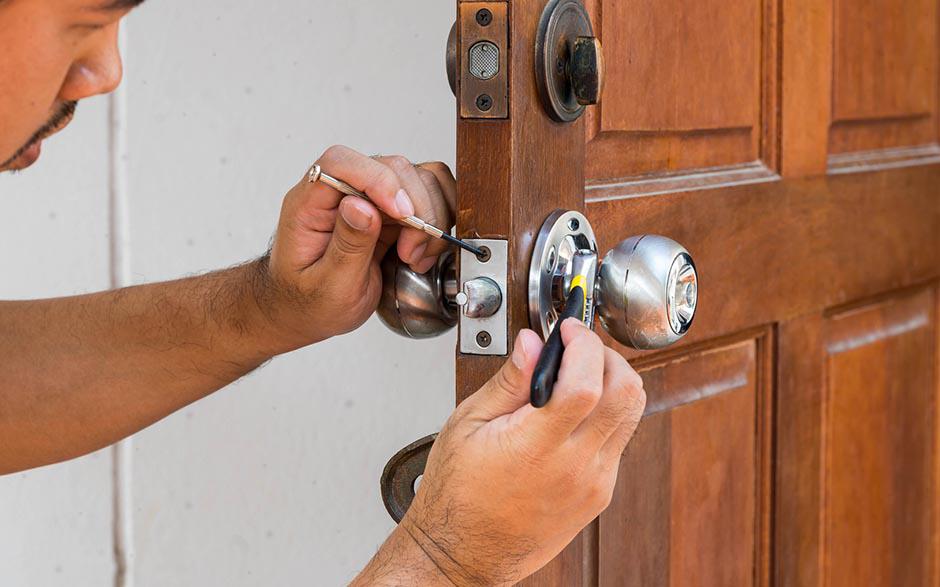 changer serrure porte blindée Groslay
